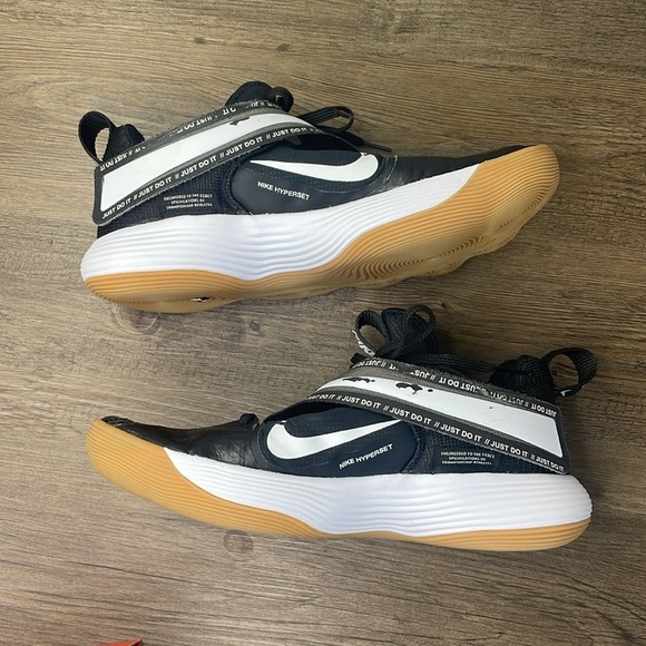 Nike Women’s React HyperSet Indoor Court Shoes, Volleyball, size 11.5 - Picture 2 of 11
